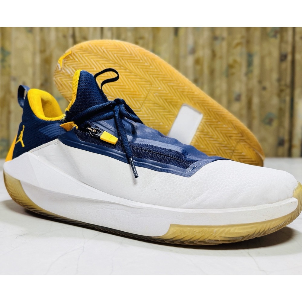 Size 12 - Nike Air Jordan Jumpman Hustle "Michigan" AQ0397-401